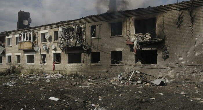 Kiev, ‘Volchansk è in fiamme, combattiamo casa per casa’