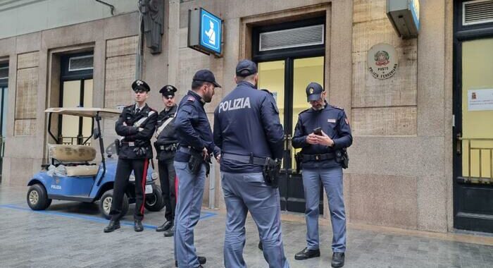 Nuova aggressione a Milano, agente spara e ferisce 36enne