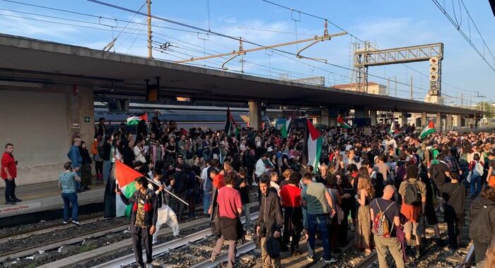 Occupazione in stazione a Bologna, in 20 già identificati