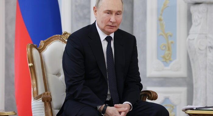 Putin, mandato Zelensky finito, Kiev dica con chi trattare