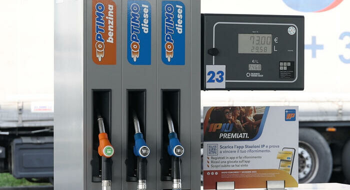 Ribassi sui carburanti, verde self a 1,914 euro al litro