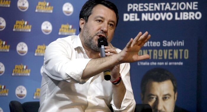 Salvini, nessuno mi convincerà su improbabili eserciti unici