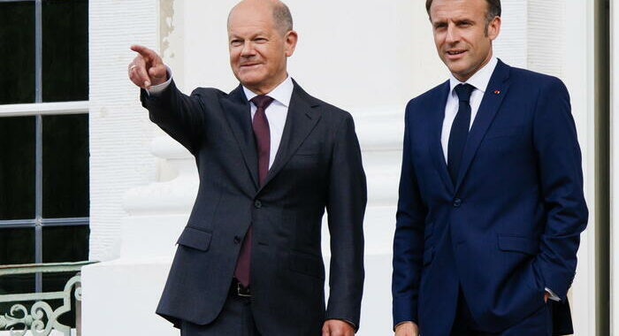 Scholz,coesi con Macron per sostenere Kiev a nuovo livello