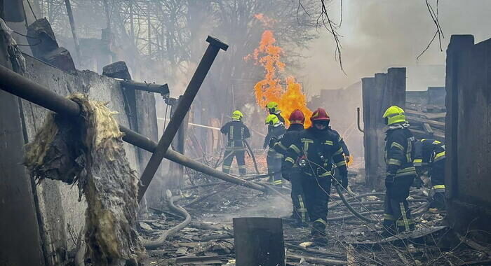 Ucraina: missili russi su Odessa, tre morti