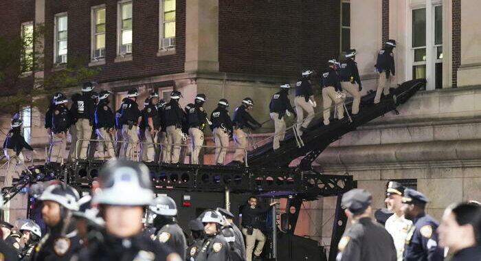 Un agente ha sparato durante sgombero del campus della Columbia