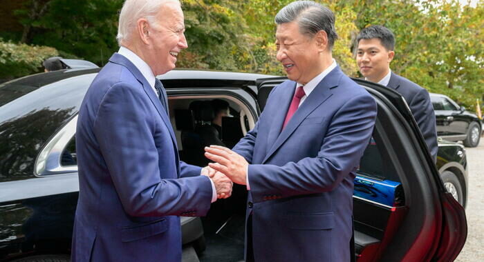 Zelensky invita Biden e Xi a vertice di pace in Svizzera