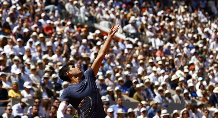 Alcaraz vince Roland Garros, battuto Zverev al quinto set