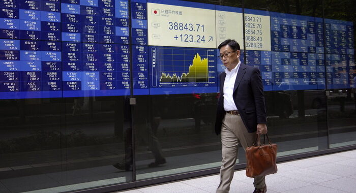 Borsa: l’Asia incerta attende Wall street, male Shenzhen