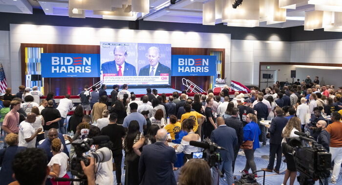 Cnn, “dem preoccupati per la performance di Biden”