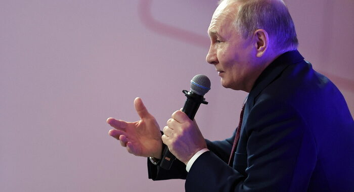 Cremlino,Putin non rifiuta dialogo ma Zelensky è illegittimo