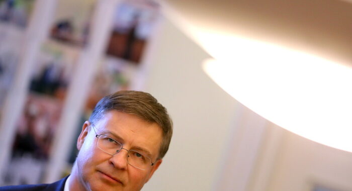 Dombrovskis, intervento su veicoli cinesi per ripristino parità