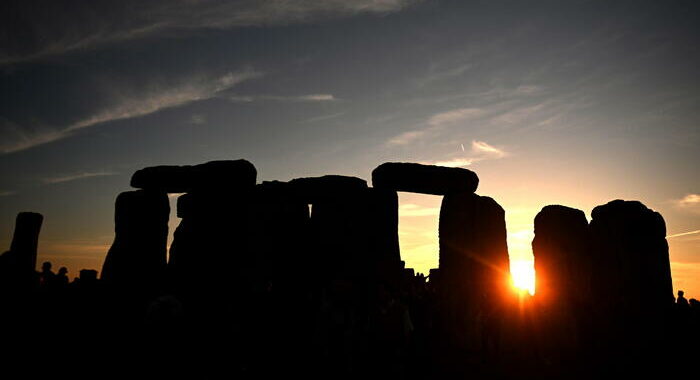 Ecoattivisti spruzzano vernice contro sito Stonehenge, 2 arresti