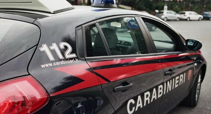 Ferisce gravemente a coltellate ex fidanzata, arrestato