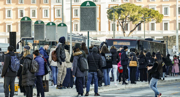 Garante, 1.129 scioperi nel 2023, quasi il 40% nei trasporti