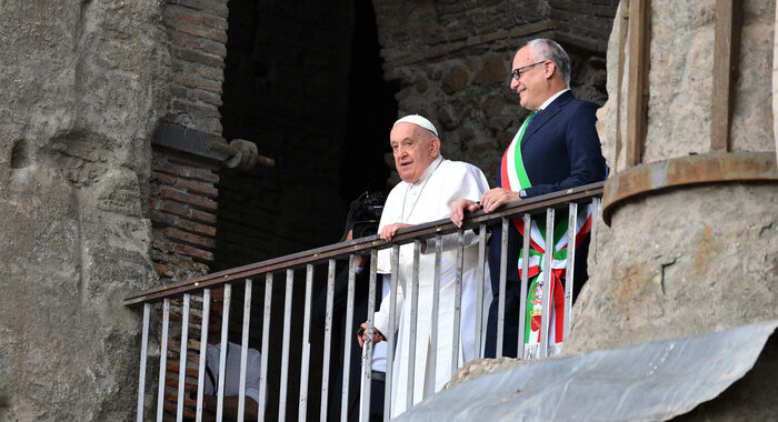 Il Papa, Roma sia al servizio degli ultimi