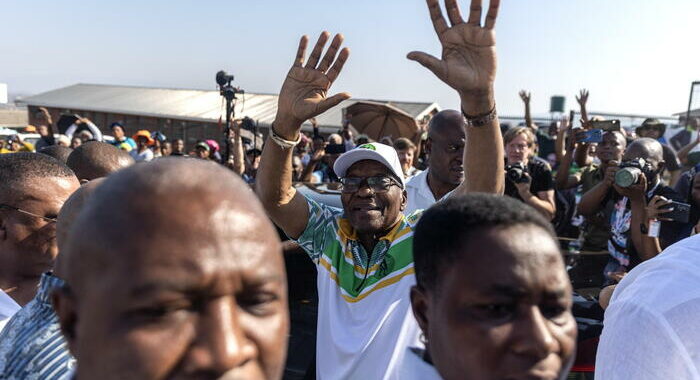 L’ex presidente sudafricano Zuma vuole boicottare i risultati