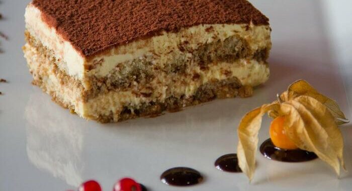 Morta per il tiramisù non vegano, in due patteggiano un anno