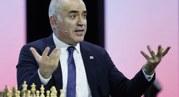 Mosca minaccia lo scacchista Kasparov di accuse penali