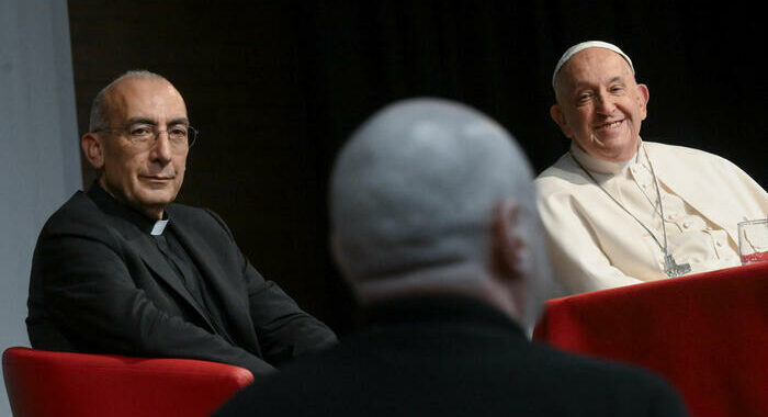 Papa, ‘accogliere gay in Chiesa ma prudenza in seminari’