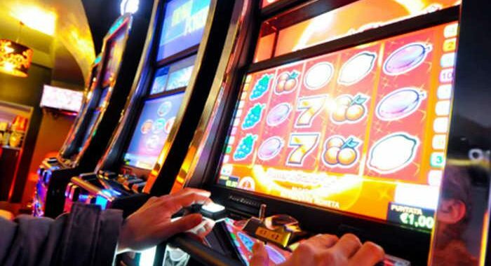 Rubavano fondi cassa delle slot machine, sequestrati 5 milioni