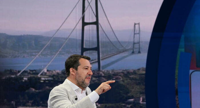 Salvini, da 50 anni siciliani non hanno il ponte e il resto