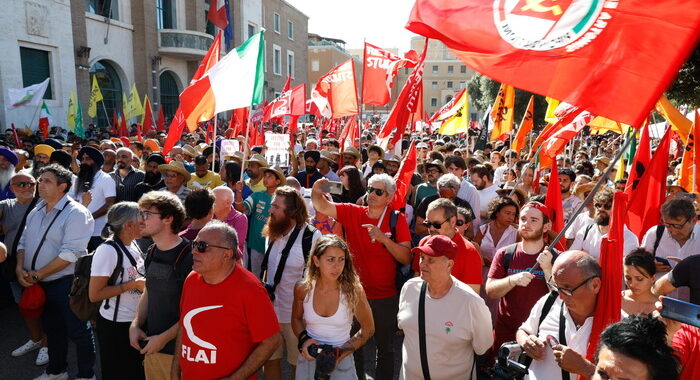 Schlein e Fratoianni in piazza a Latina contro il caporalato