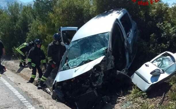 Scontro auto-camion, 2 morti e 2 feriti