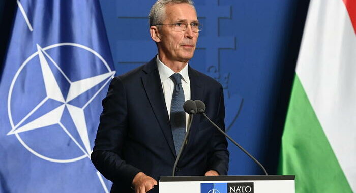 Stoltenberg, mi aspetto che Parigi resti fedele alla Nato