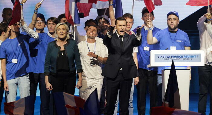 Stravince il partito di Le Pen in Francia, crolla Macron