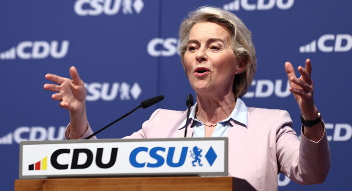 Von der Leyen, ‘puniti gli estremisti di destra e di sinistra’