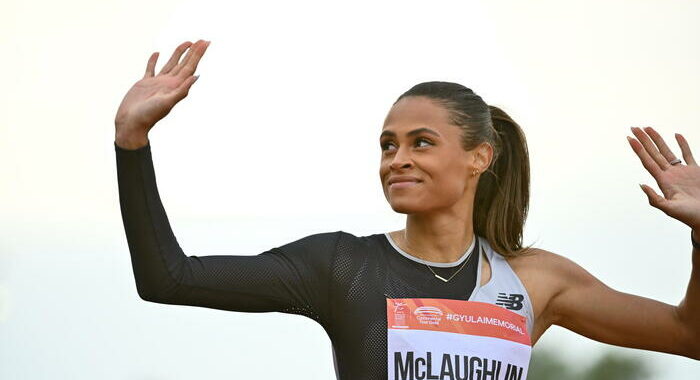 Atletica, McLaughlin migliora il record del mondo 400 ostacoli