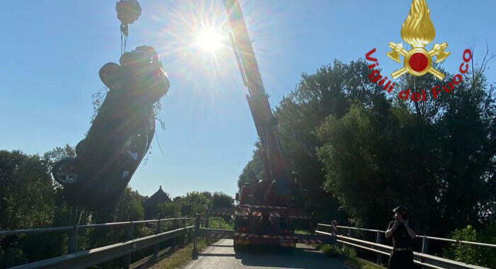 Auto finisce in un canale, due morti e un disperso