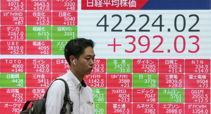 Borsa: Asia in calo e futures europei in discesa