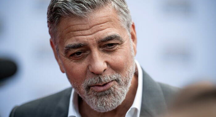 George Clooney appoggia Harris, ‘Biden ha salvato la democrazia’