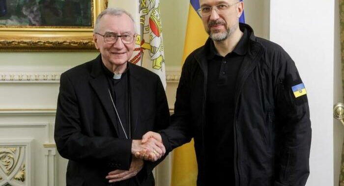 Il card.Parolin incontra a Kiev il primo ministro dell’Ucraina