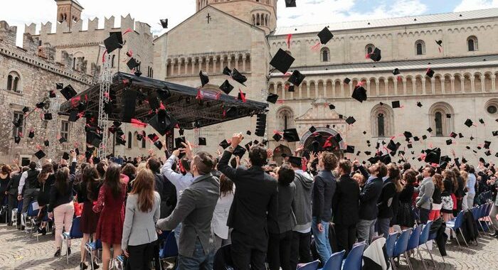 L’84,3% dei laureati trova lavoro, diplomati solo il 73,3%