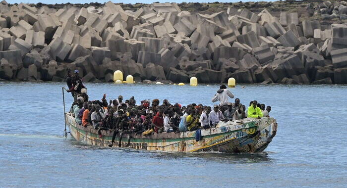 Naufragio al largo della Mauritania, 15 morti e 190 dispersi