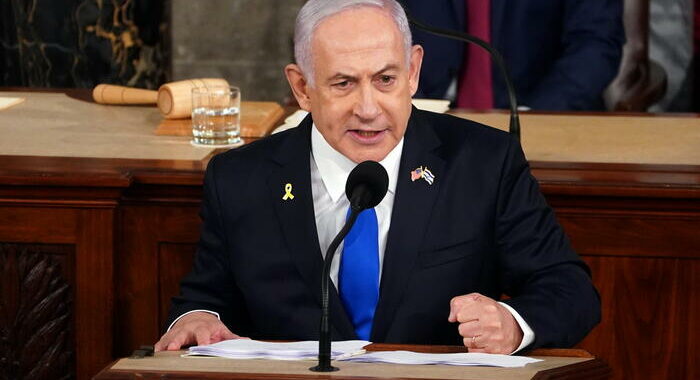 Netanyahu attacca i manifestanti, ‘utili idioti dell’Iran’