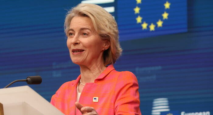 Pe approva agenda plenaria, voto su von der Leyen giovedì