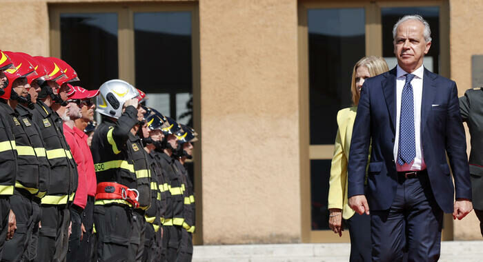 Piantedosi a Matera, ‘i Vigili del fuoco lavorano troppo’