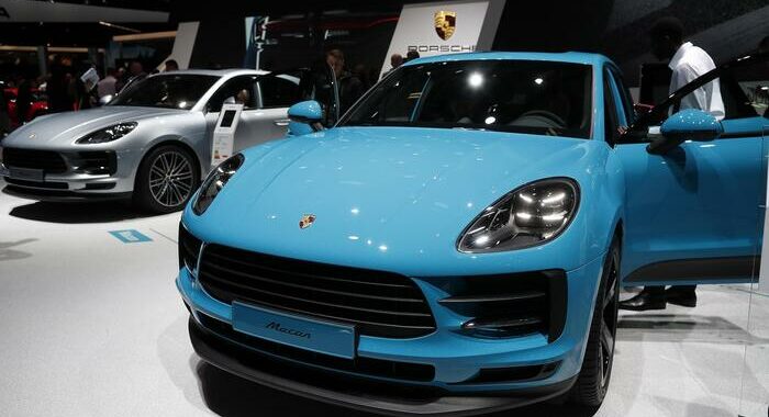 Porsche chiude i 6 mesi con ricavi in calo sotto i 20 miliardi