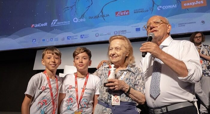 Premiata la giornalista decana, ha 83 anni e da 40 segue Giffoni