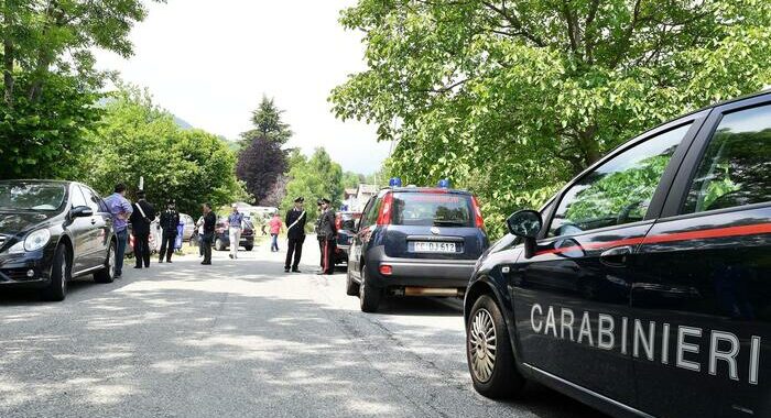 Si rovescia mezzo volontari durante gara auto, un morto