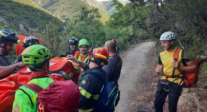 Travolta da masso, morta in montagna turista ligure