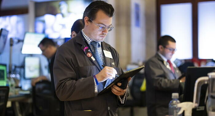 Wall Street senza scosse dopo Powell, Dj +0,56%