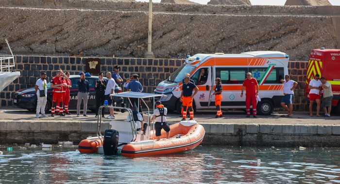 Affonda barca: mamma, ho tenuto stretta a me la mia bimba