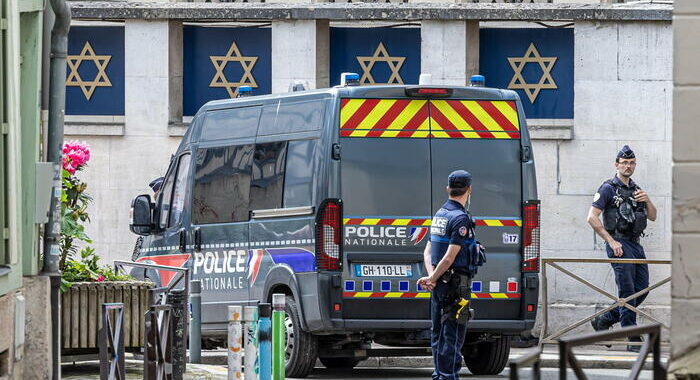 Attacco a sinagoga in Francia, ferito un agente