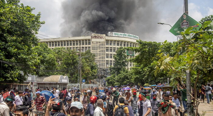 Bangladesh, bilancio delle vittime nelle proteste sale a 50