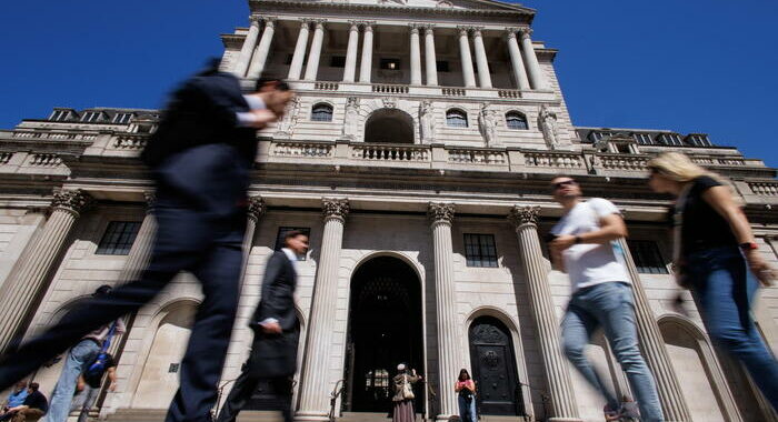 Bank of England taglia i tassi di interesse al 5%