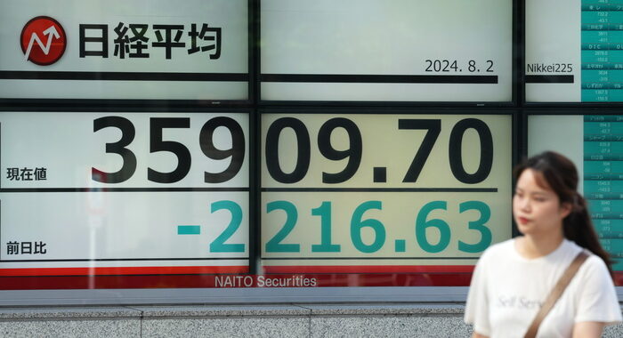 Borsa: l’Asia crolla, Tokio perde il 10%, tiene la Cina